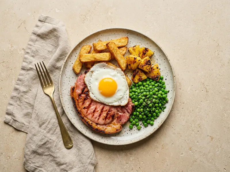 Gammon, egg & chips